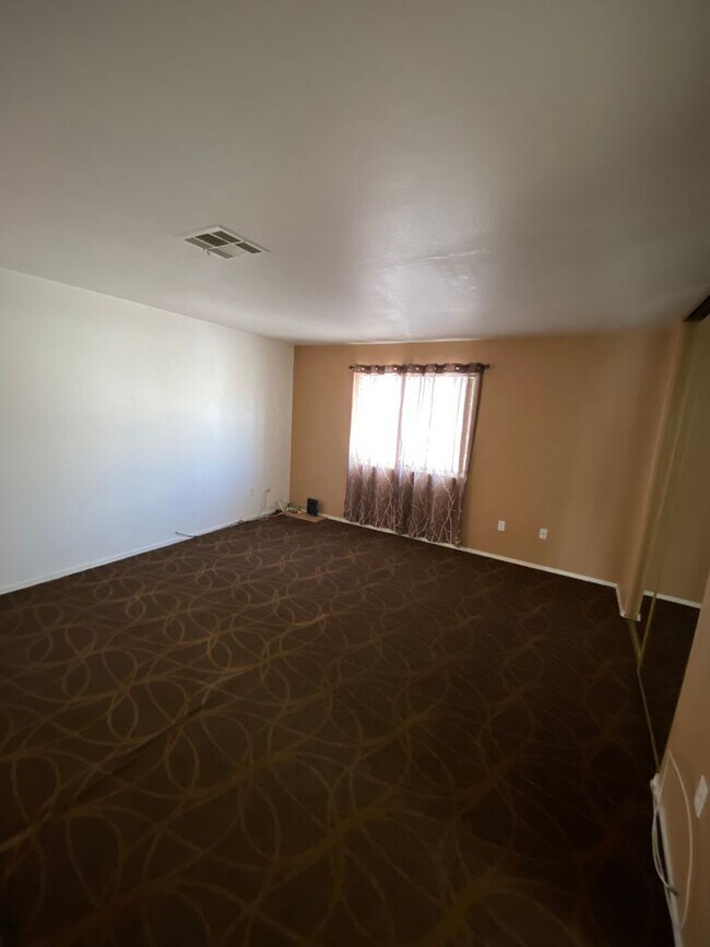 Building Photo - AMERICANA Property Mgmt - Gated 2beds -2baths Townhouse in Spring Valley