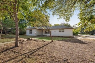 Building Photo - 2217 Glenwood Ln