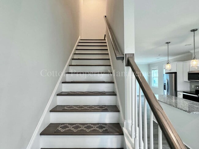 Building Photo - 2BR/2.5BA townhome in River Lights Communi...