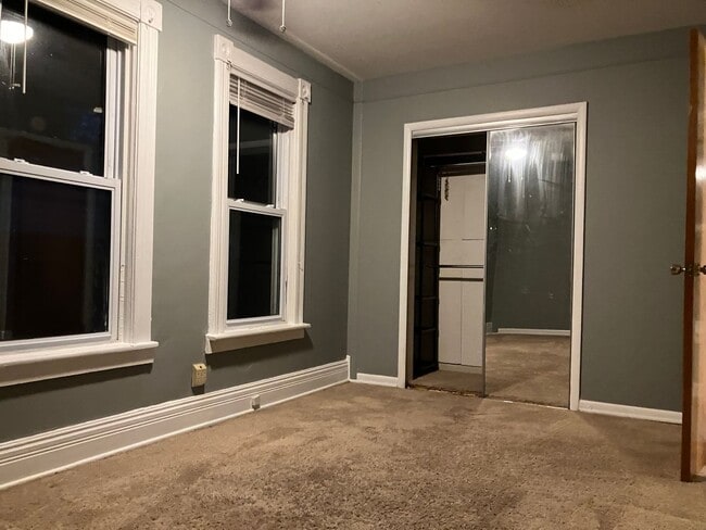 Building Photo - CHARMING DUPLEX HOME FOR LEASE IN WESTLAND!