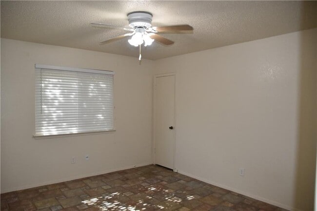 Building Photo - 12208 Dundee Dr