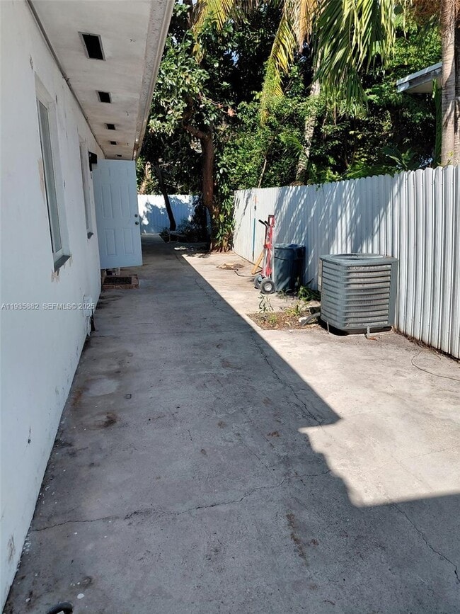 Building Photo - 3503 SW 24th St