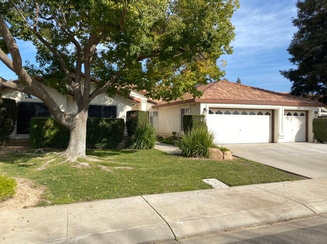 Primary Photo - 4 bedroom with a 3 car garage!
