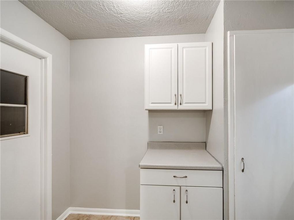 Building Photo - 2215 Beverly Hills St