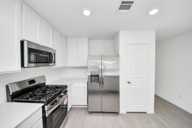 Building Photo - 27438 Sweetwater Bay Dr