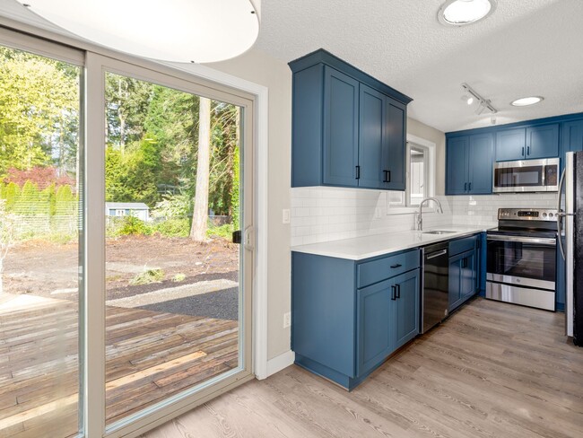 Building Photo - Single-family 3 bedroom home available for...