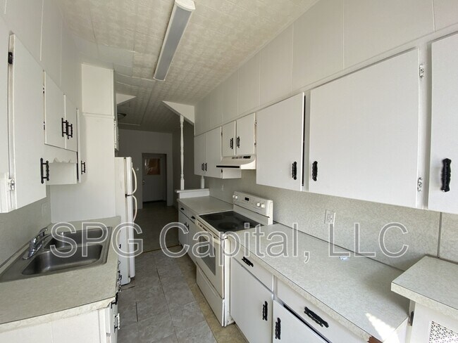 Building Photo - 351 W King St