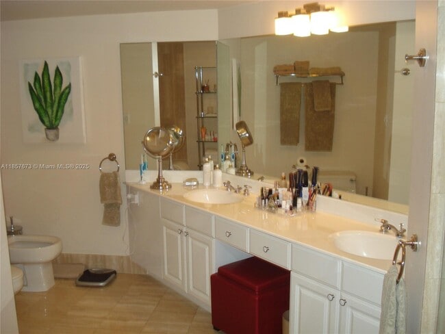 Building Photo - 3600 Yacht Club Dr