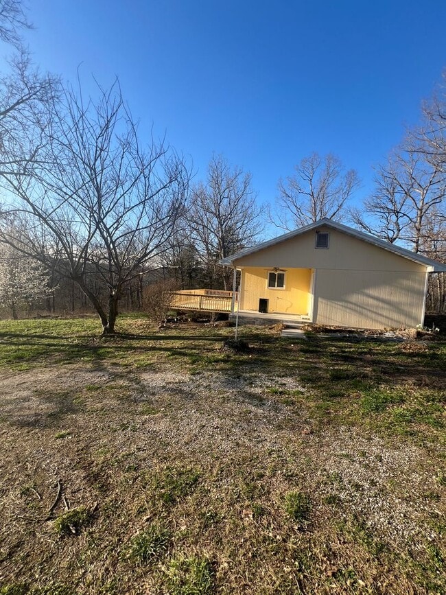 Building Photo - 2 bedroom and 1.5 bathroom house
