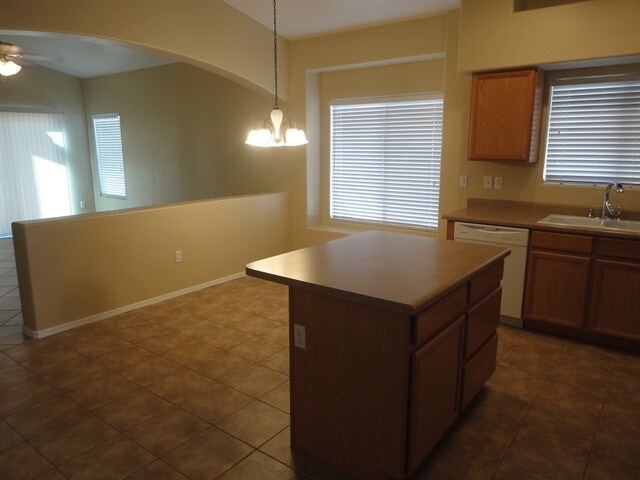 Building Photo - 5711 W Shady Grove Dr