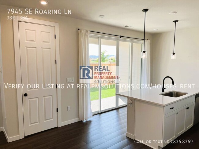 Building Photo - 7945 SE Roaring Ln