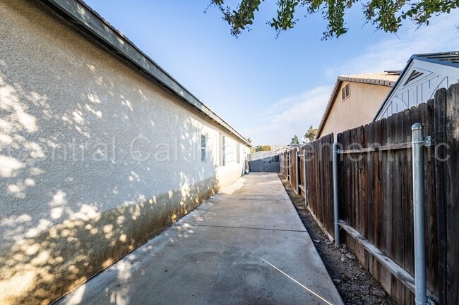 Building Photo - 4 Bedroom/3 Bath Home with Paid Solar - $3295 Per Month!