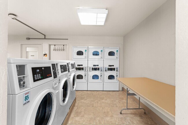 Building Photo - 470 N Civic Dr