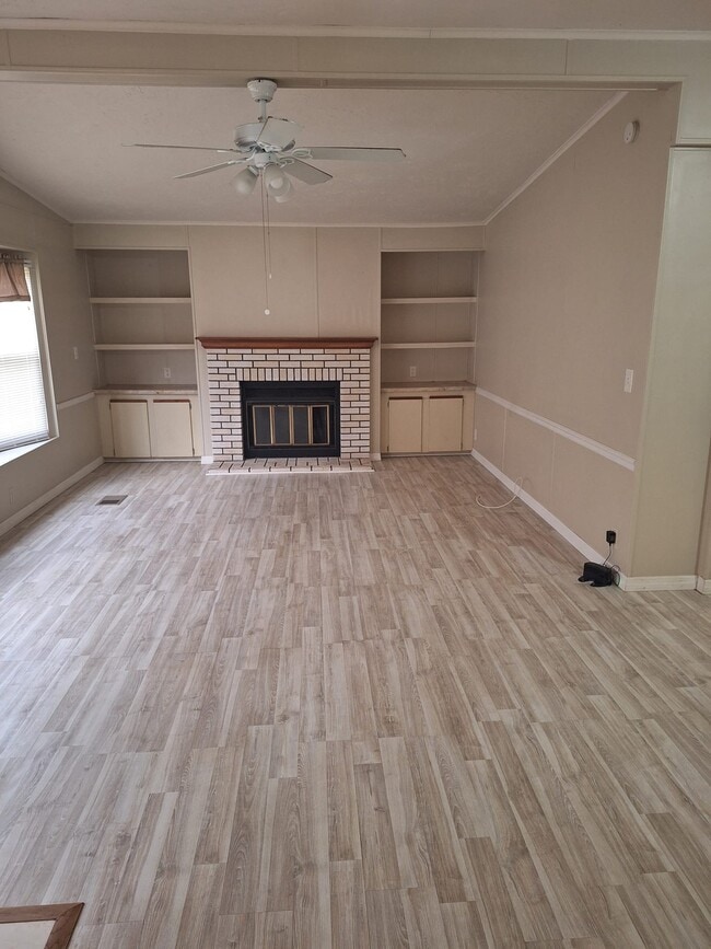 Building Photo - 17444 Raintree Ct