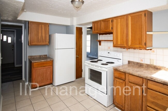 Building Photo - Cleveland Heights Spacious 3bed Home - Sec...