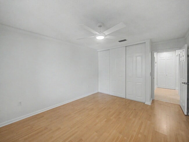 Building Photo - 303 Leeward Dr