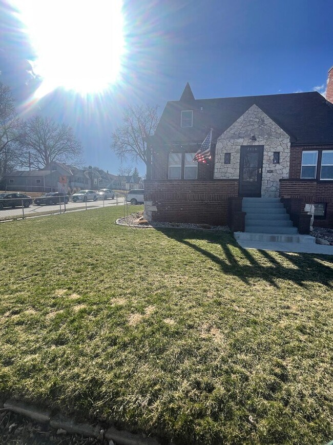 Primary Photo - Thoughtfully Designed 3-Bedroom with Uniqu...
