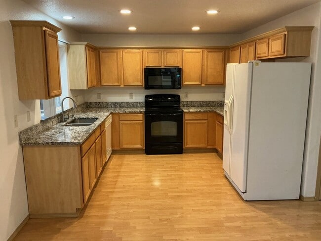 Building Photo - Modern  Conveniences