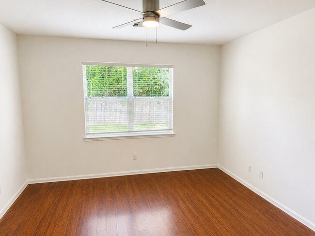 Building Photo - 38106 Sweetwater Cir