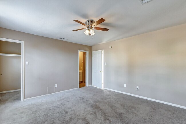 Building Photo - Discover the epitome of suburban living in this exquisite home, nestled on a peaceful cul-de-sac ...