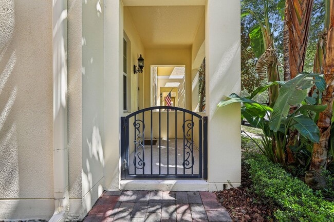 Building Photo - Gorgeous 3/3 Townhouse in VillageWalk of L...