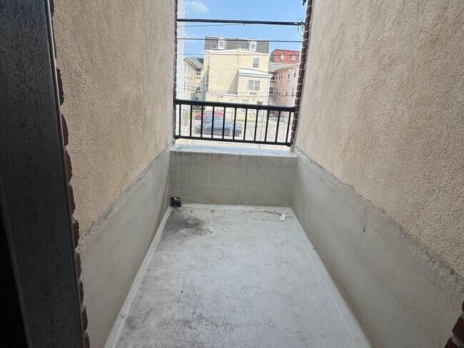 Building Photo - 1530 N Sydenham St