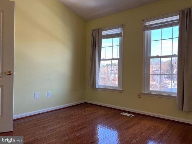 Building Photo - 201 Blaze Climber Way