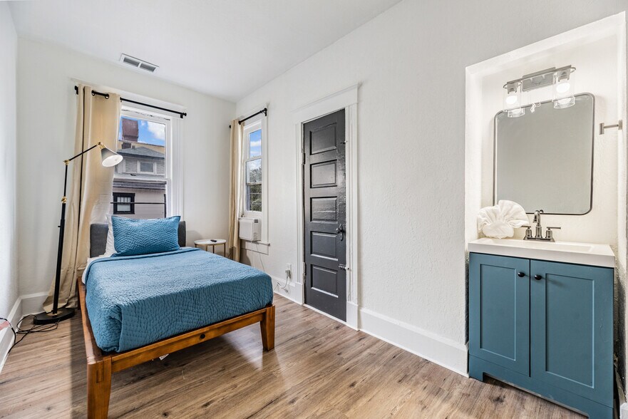 Satoshi Fully Furnished Boutique Apts 425 2nd St N Saint Petersburg FL 33701 Apartment Finder