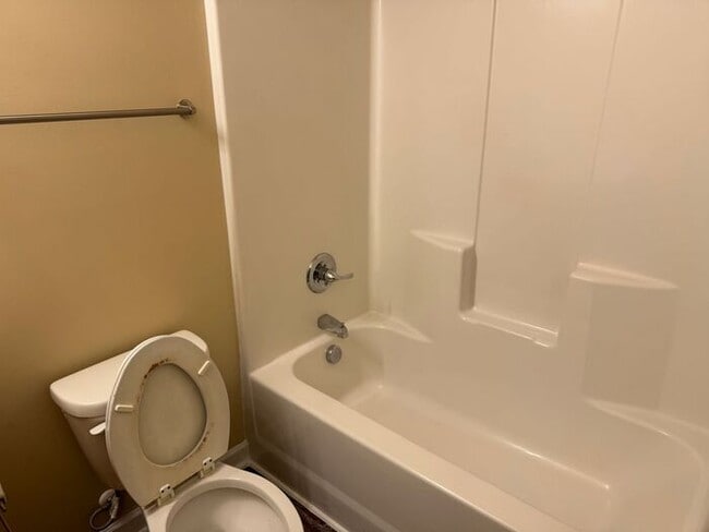 Building Photo - Nice Town Home near hospital in Concord.