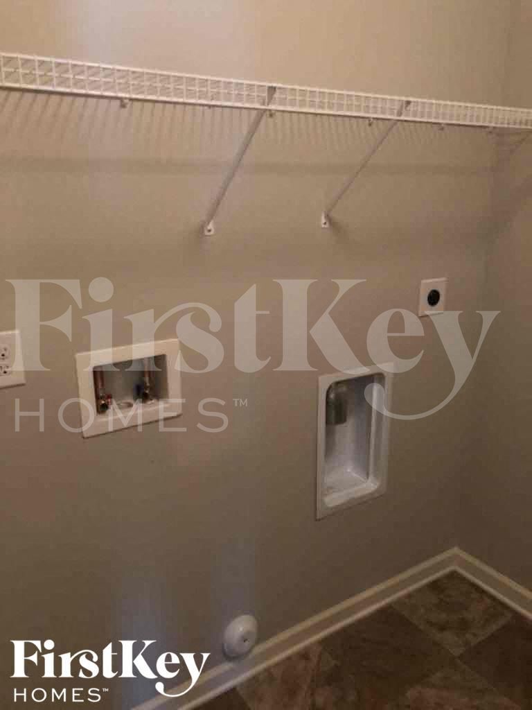 Building Photo - 5037 Bella Ct