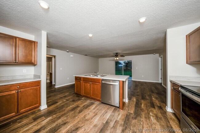 Building Photo - 1551 SE Coply St