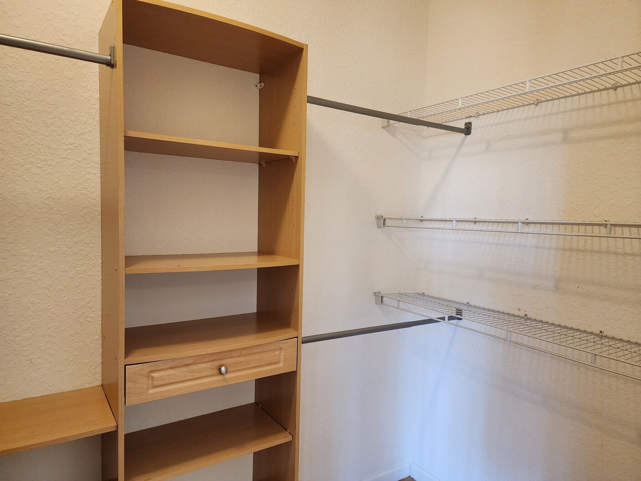 Building Photo - 223 Golf Aire Blvd