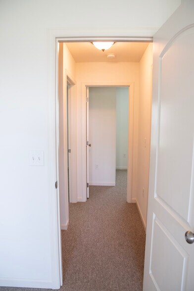 Building Photo - 635 Winding Ln