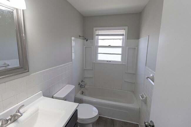 Building Photo - 2510 Quail Dr