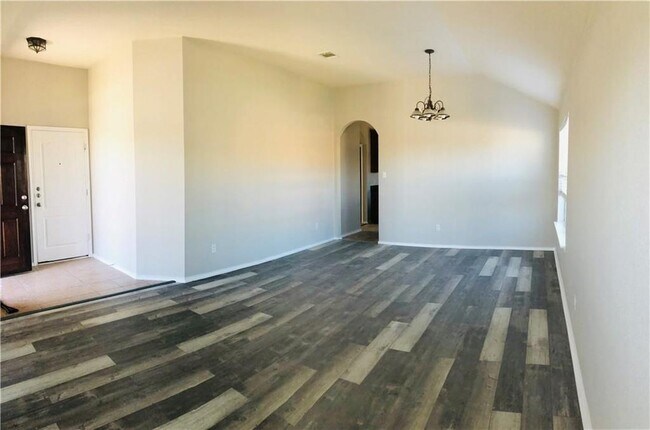 Building Photo - 3750 Sandy Brook Dr