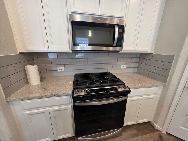 Building Photo - 221 Harper Ridge Dr