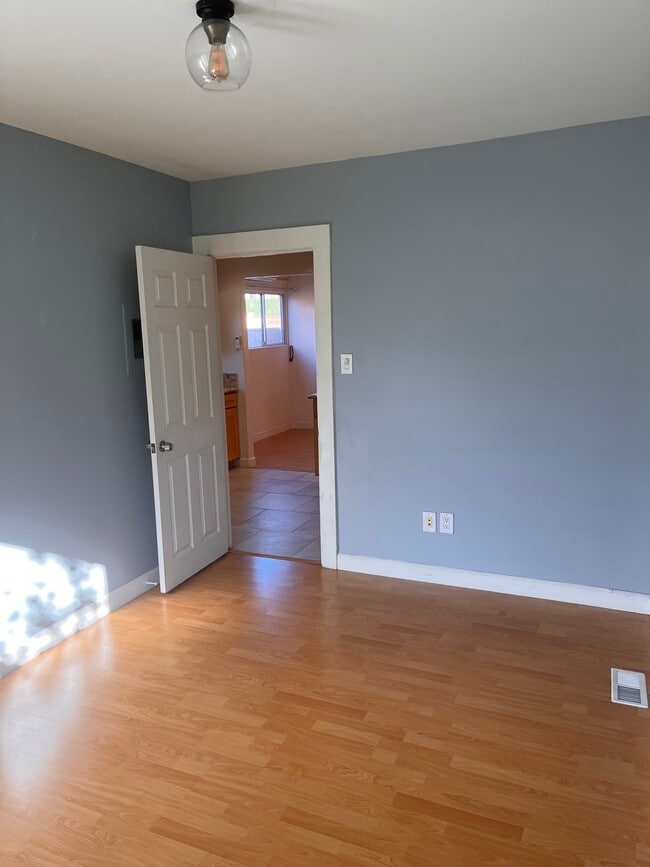 Building Photo - 1345 N Pacific Ave