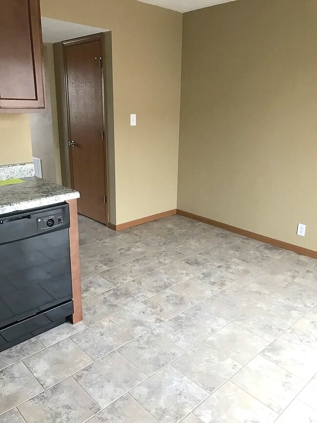 Building Photo - 18 Sarpy Rd