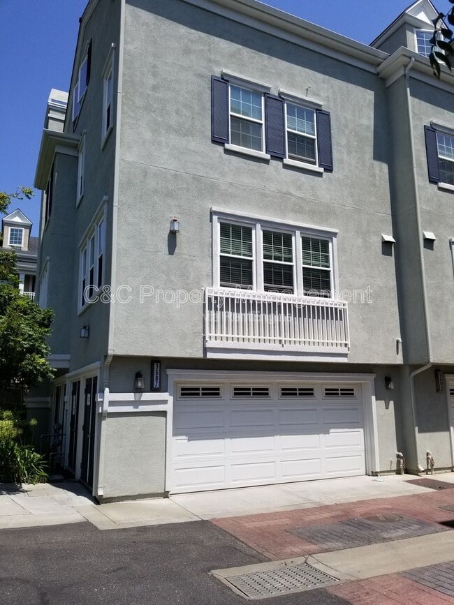 Building Photo - 3687 Whitworth Dr