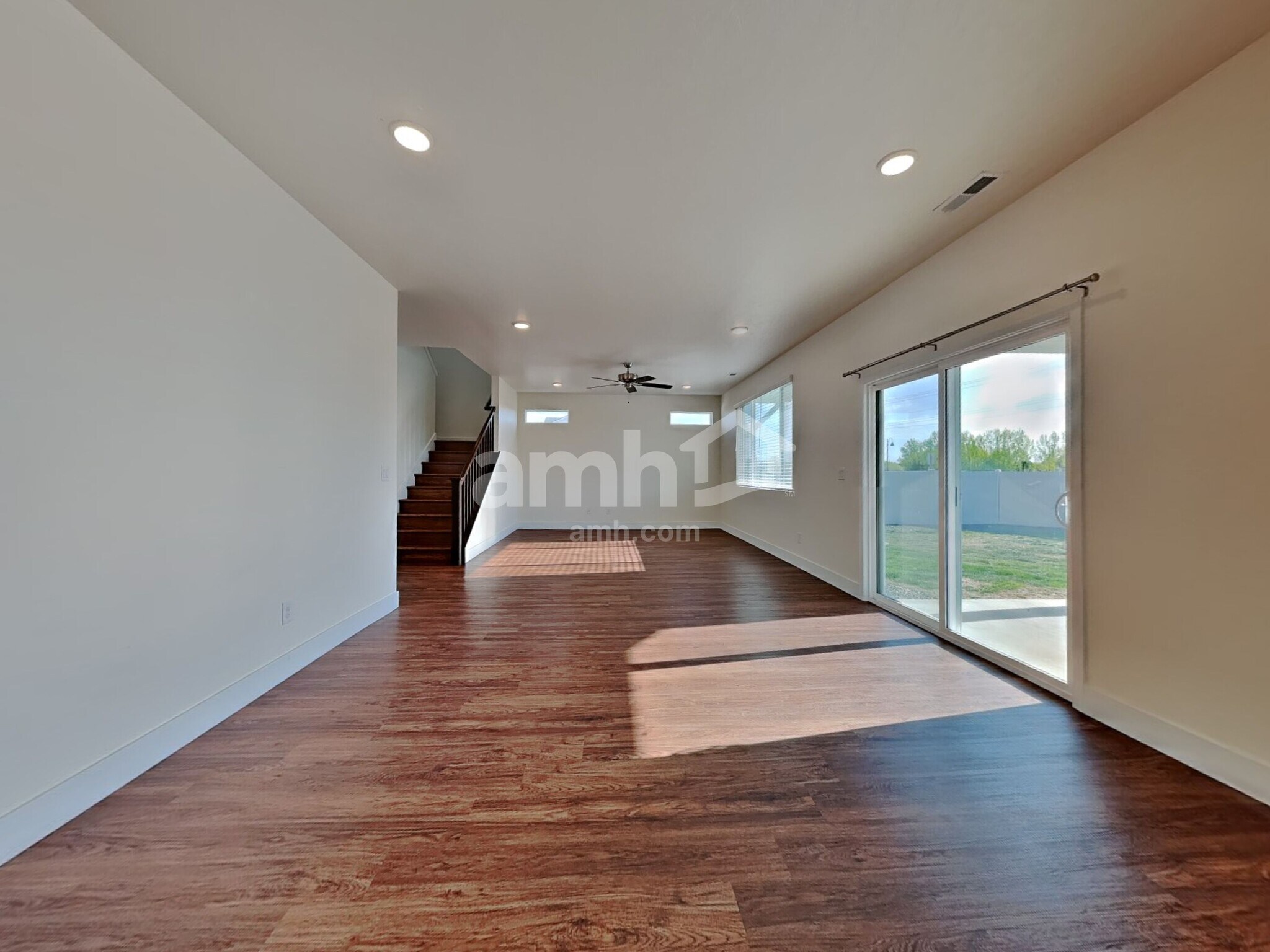 Building Photo - 1029 N Barkvine Ave