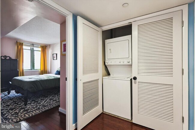 Building Photo - 1150 K St NW