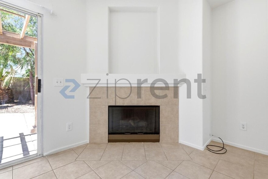 Building Photo - Unit