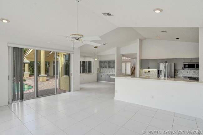 Building Photo - 11340 Lakeshore Dr