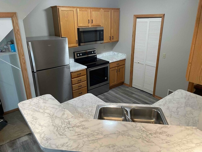 Building Photo - 1889 Wildflower Ct