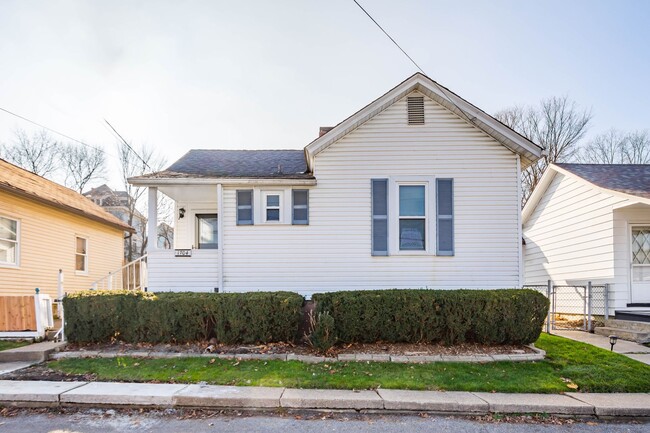 Building Photo - Recently Renovated Home in Coraopolis