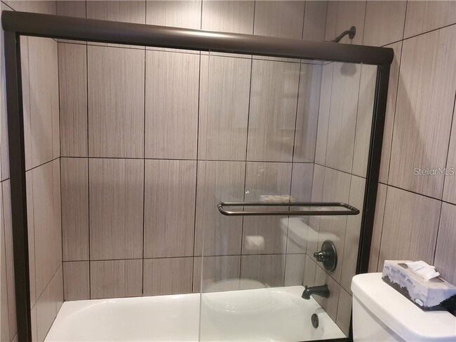 Building Photo - 1050 Longboat Club Rd