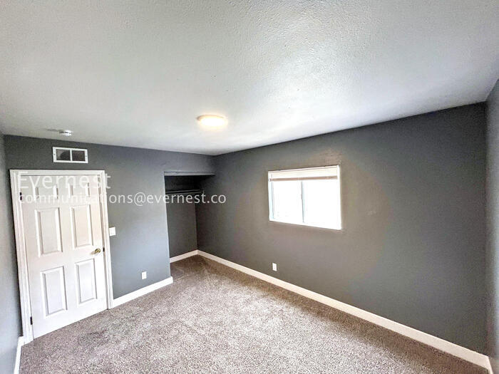 Building Photo - 6923 Issac Ave