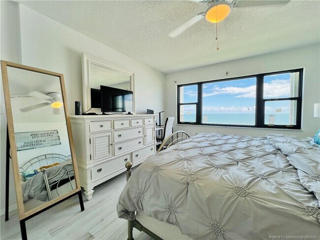 Building Photo - 9400 S Ocean Dr