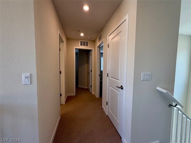 Building Photo - 227 Jaldena Ln