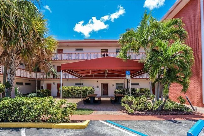 Building Photo - 4800 Hollywood Blvd